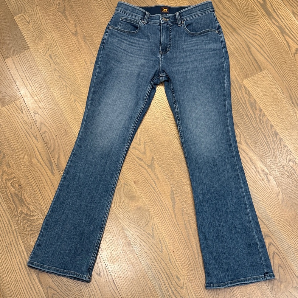 Lee Women’s Legendary Mid Rise Boot Cut Jeans - 6
